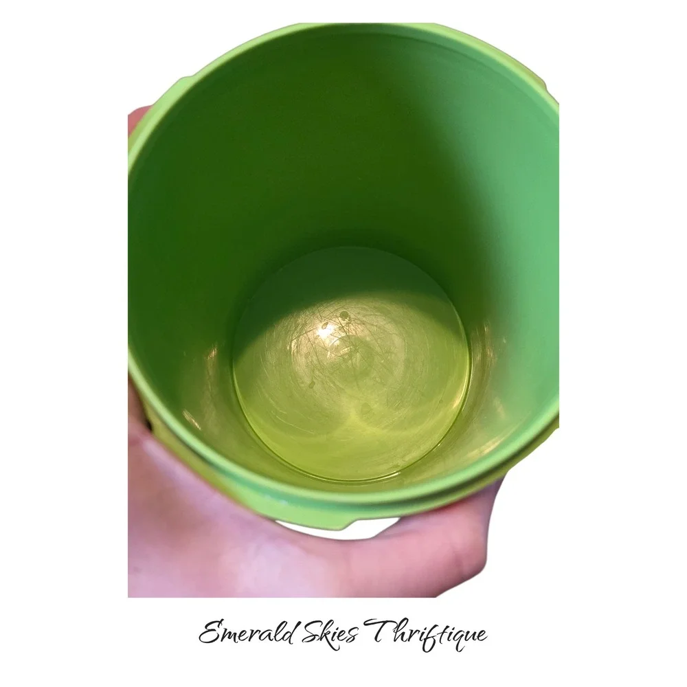 Vintage Tupperware Green Canister 811-4 with Lid. Free shipping